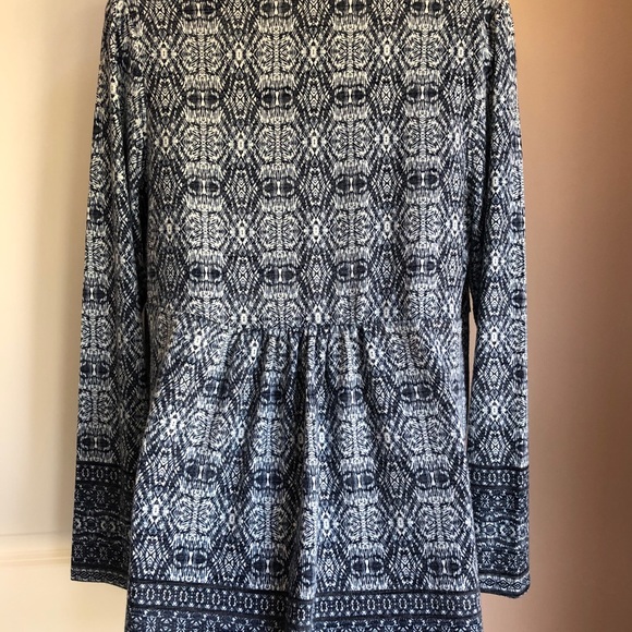 Lila Rose women’s sweater medium - Picture 2 of 3